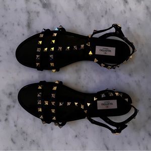 VALENTINO GARAVANI Rockstud Sandal sz 9 great condition no stretching or cracks